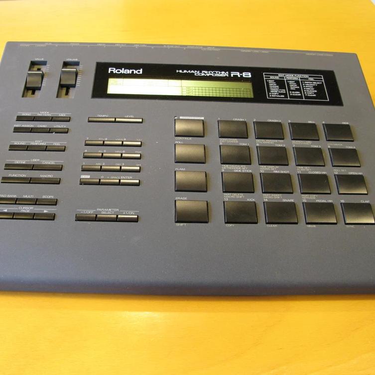 Roland R8